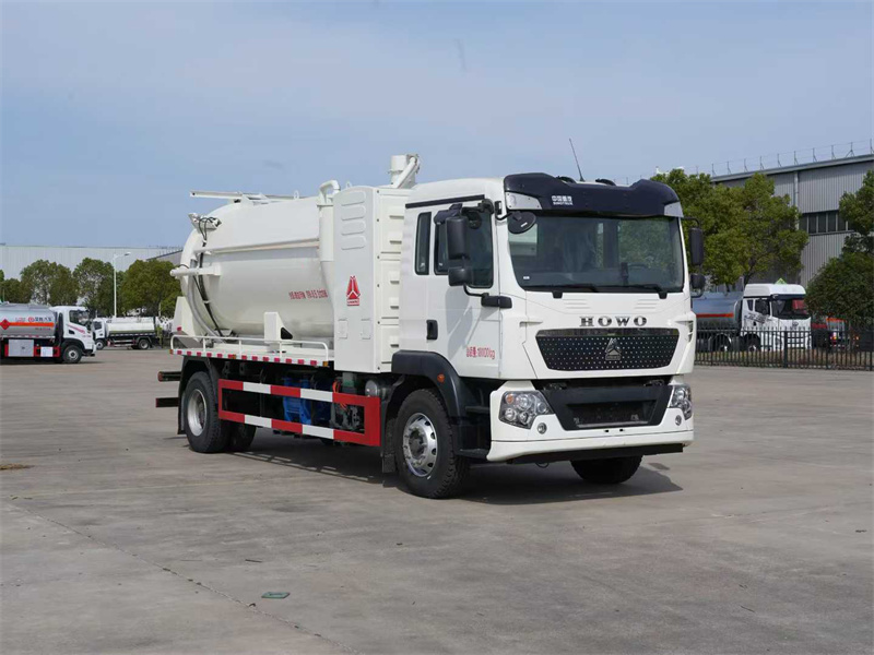 10方重汽豪沃純電動吸污車